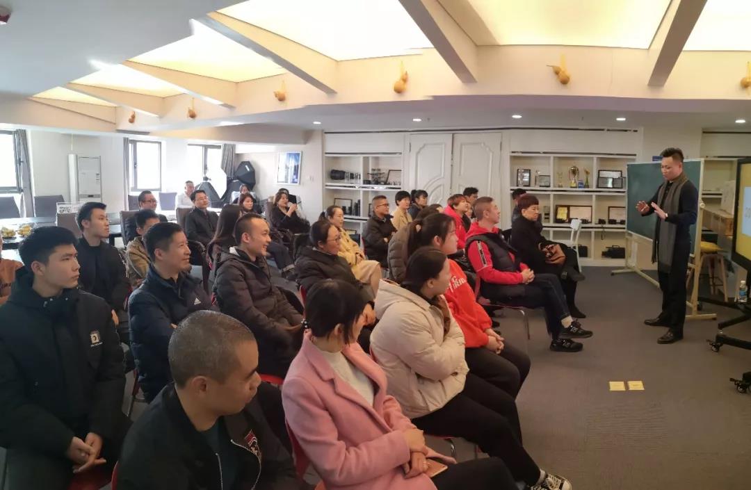 Cmp(冠军)官网 - 西甲希洪竞技主赞助商